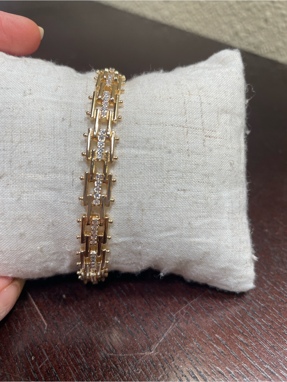 Gold-Tone Chain Bracelet with Box Link Design 8 inch